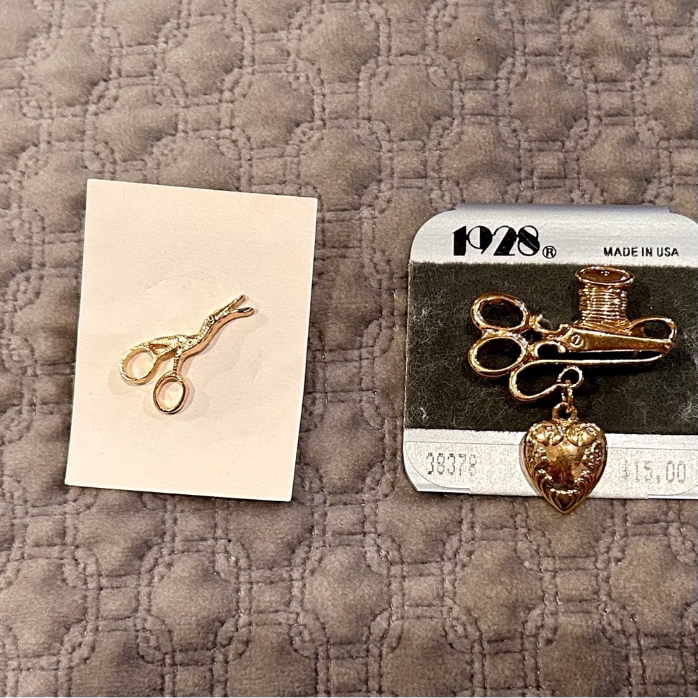Bundle of Vintage Scissors/Sewing Pins